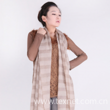 内蒙古呼和浩特市派奢羊绒制品有限公司-新款超薄网眼镂空格子羊绒围巾D110070 